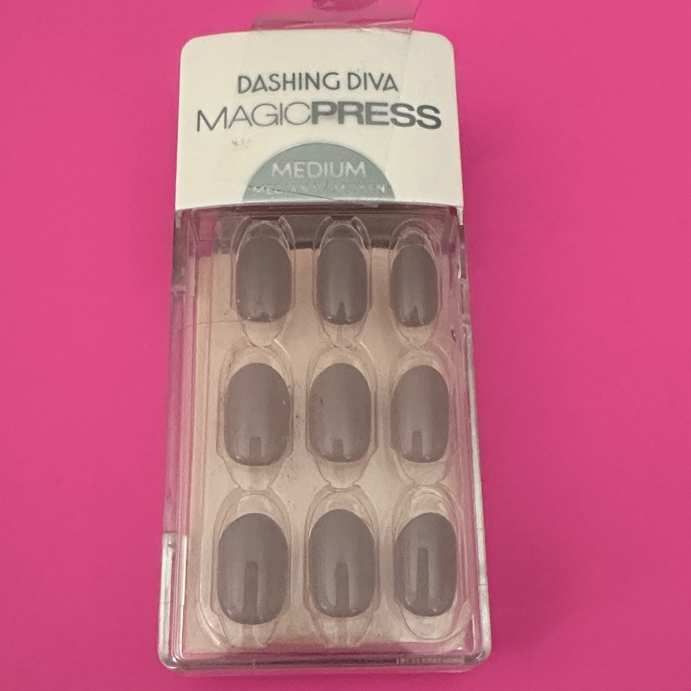 Dashing diva MagicPress Medium Nails - Gray